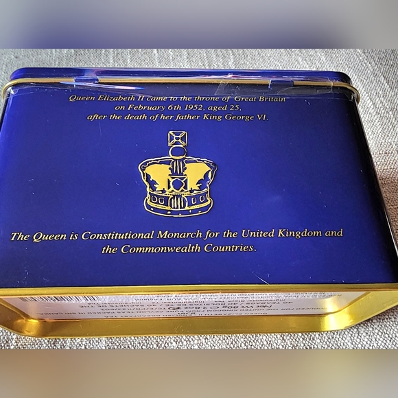 Queen Elizabeth Il Tea Tin with 40 English Breakfast Tea Bags - Picture 2 of 5